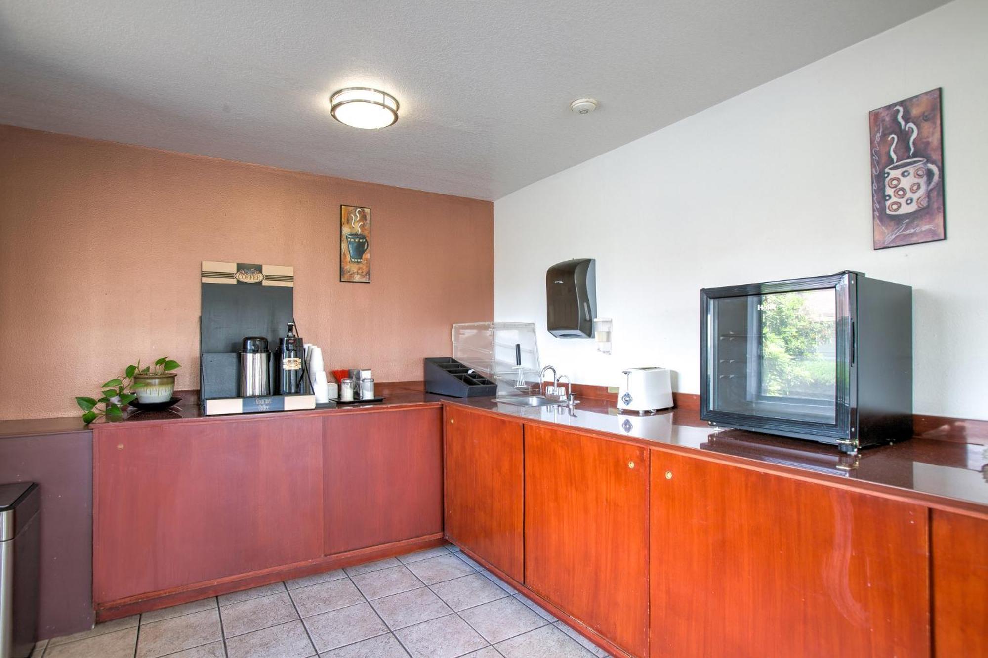 Oyo Woodland Hotel And Suites 외부 사진