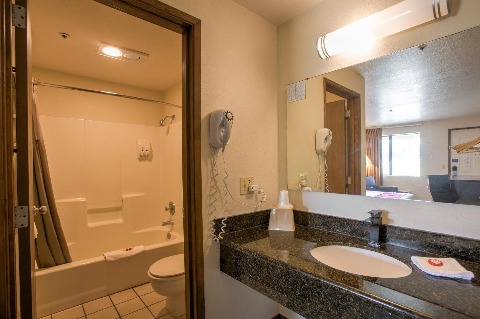 Oyo Woodland Hotel And Suites 외부 사진