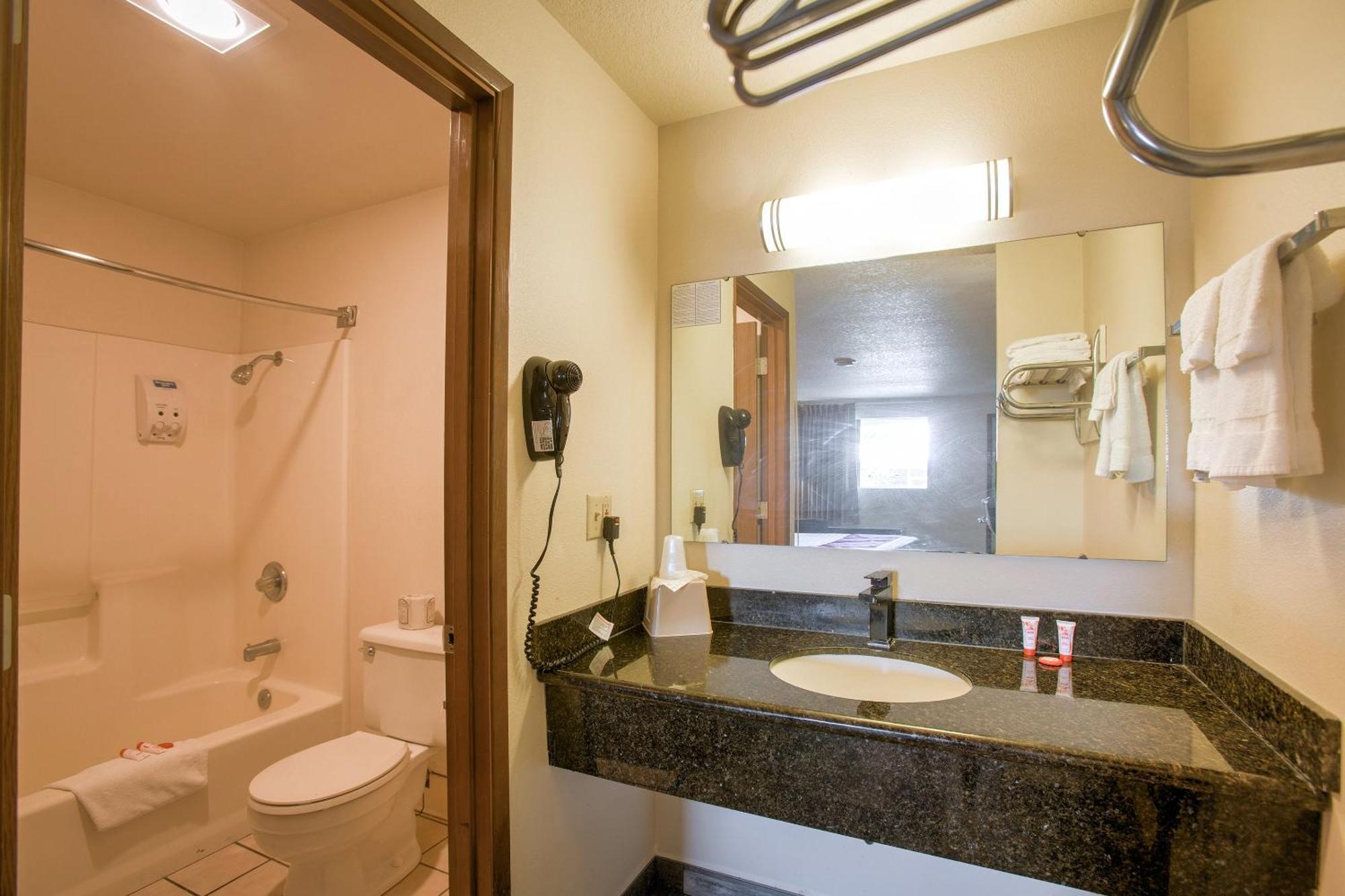 Oyo Woodland Hotel And Suites 외부 사진